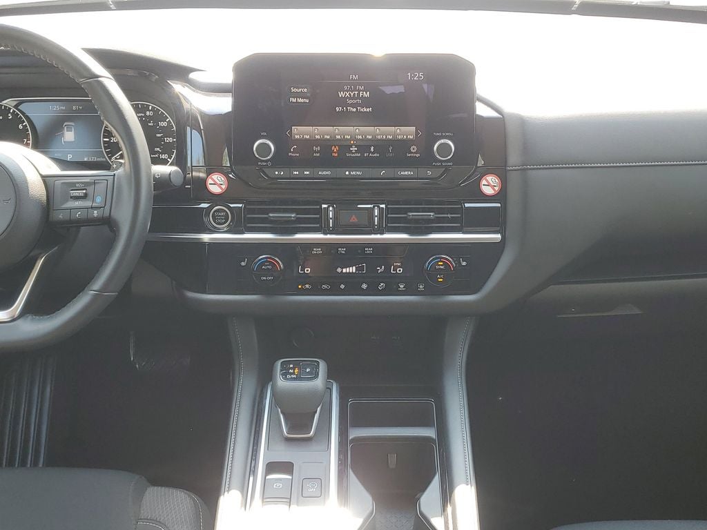 2024 Nissan Pathfinder SV