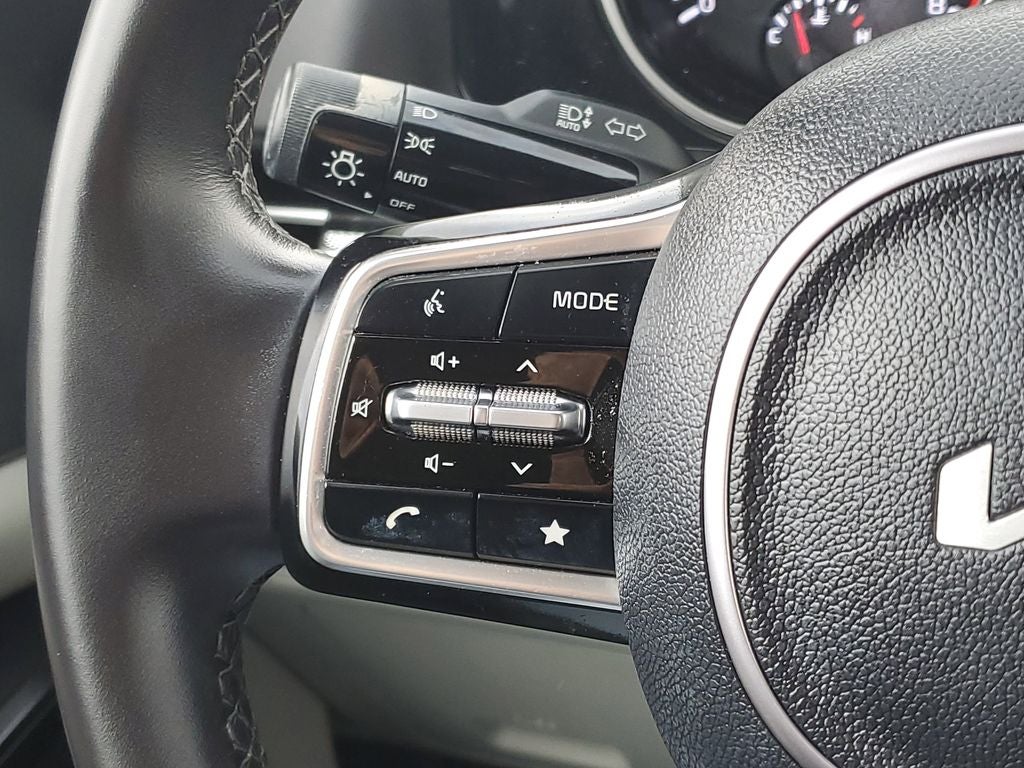 2024 Kia Carnival LX