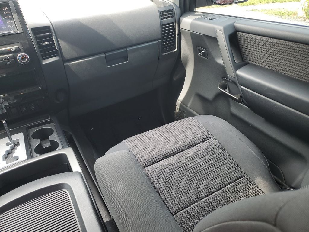 2013 Nissan Titan SV
