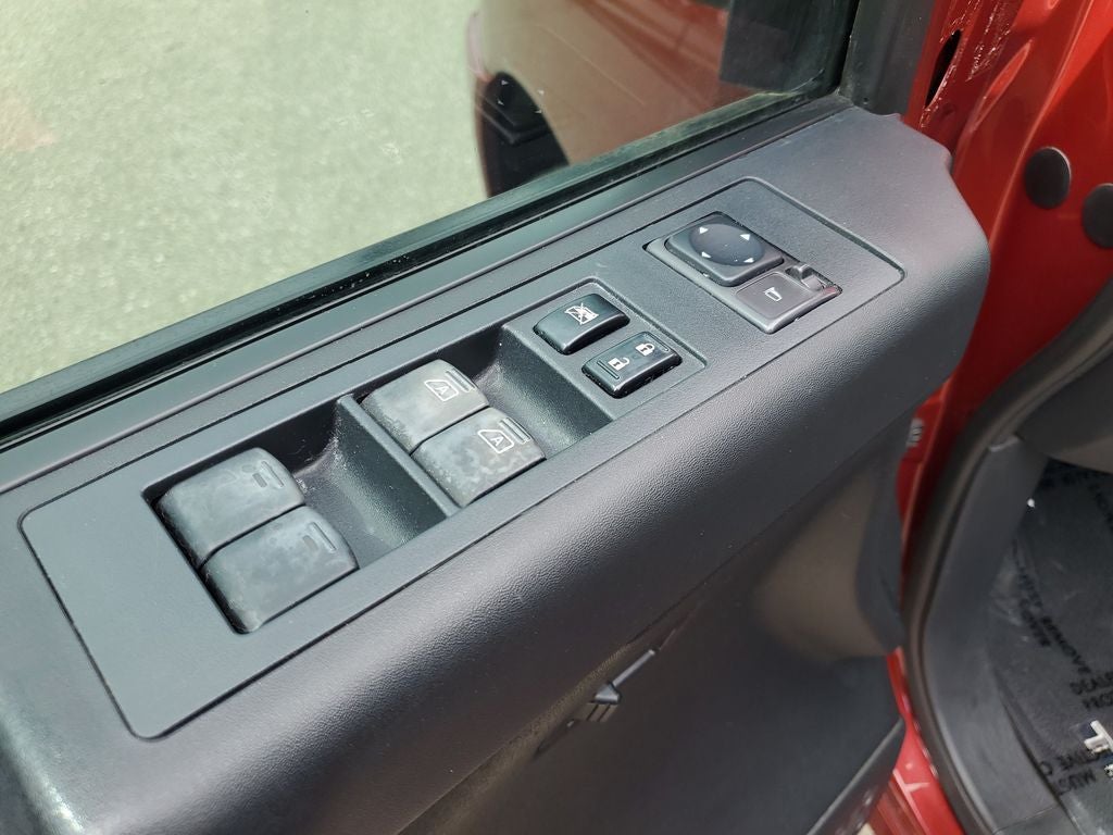 2013 Nissan Titan SV