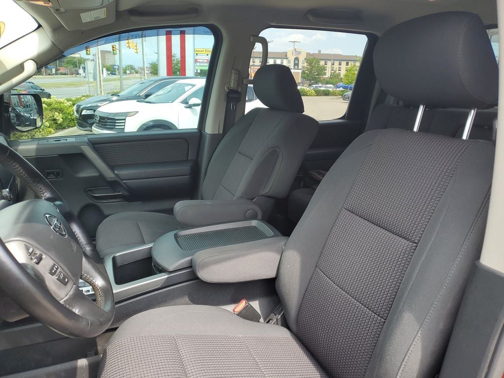 2013 Nissan Titan SV