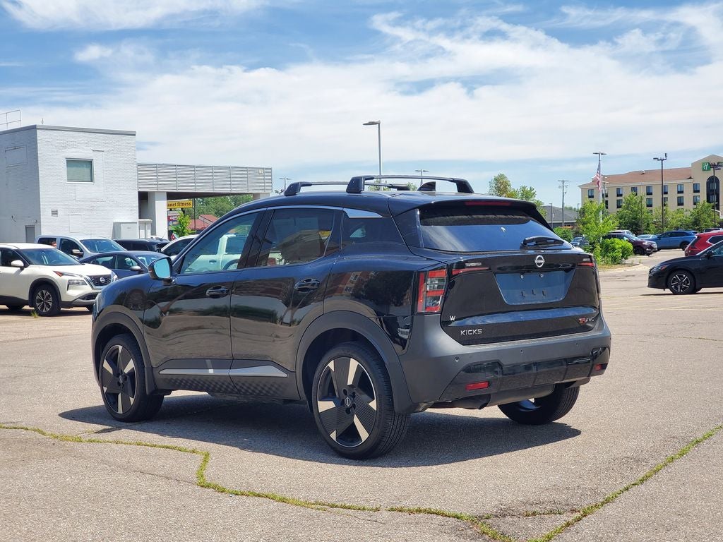 2025 Nissan Kicks SR