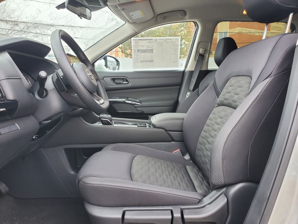 2025 Nissan Pathfinder S