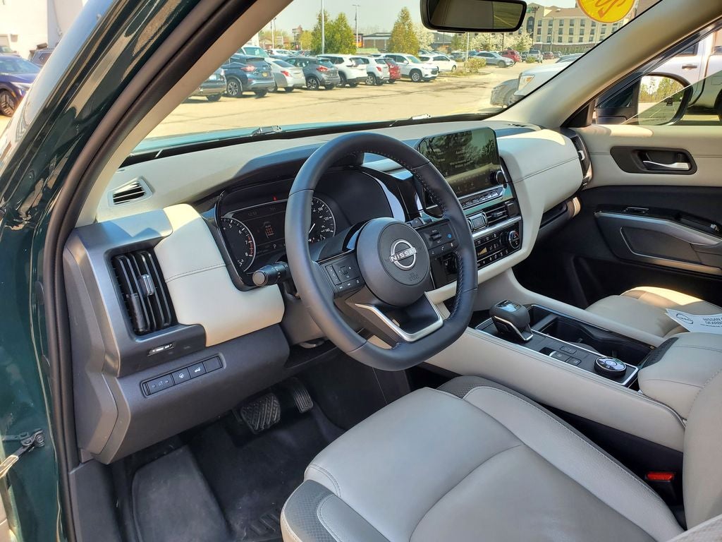 2023 Nissan Pathfinder SL