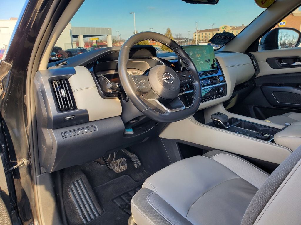 2023 Nissan Pathfinder SL