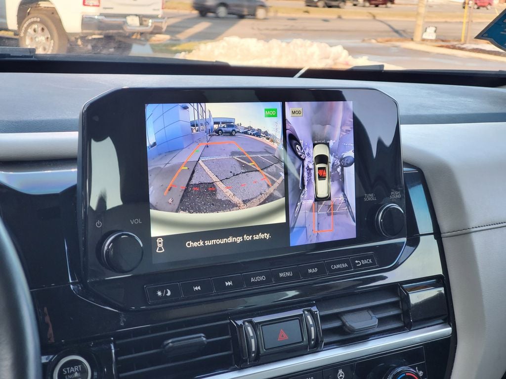 2023 Nissan Pathfinder SL