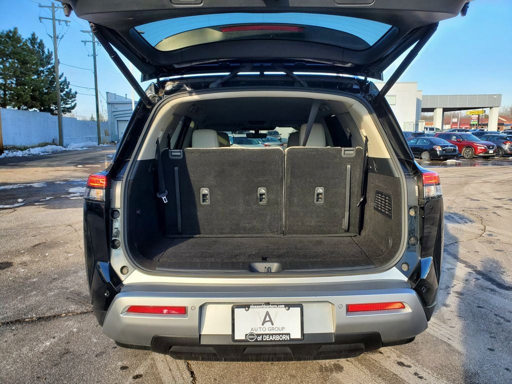 2023 Nissan Pathfinder SL