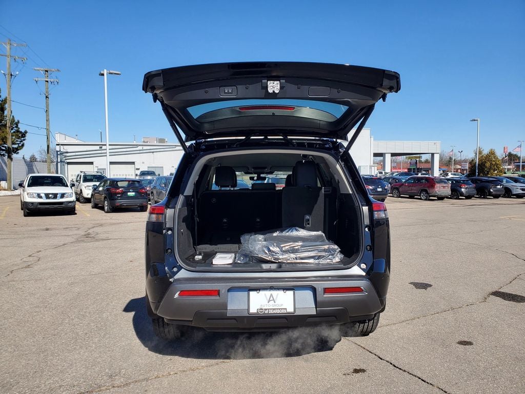 2026 Nissan Pathfinder SL