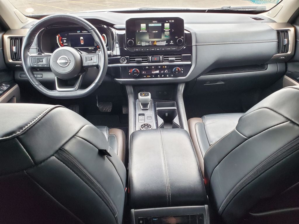 2023 Nissan Pathfinder Platinum w/ CAPTAINS CHAIRS