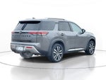2023 Nissan Pathfinder Platinum w/ CAPTAINS CHAIRS
