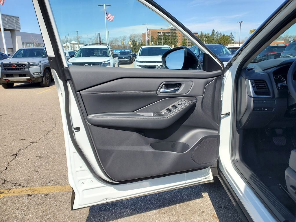 2026 Nissan Rogue Dark Armor