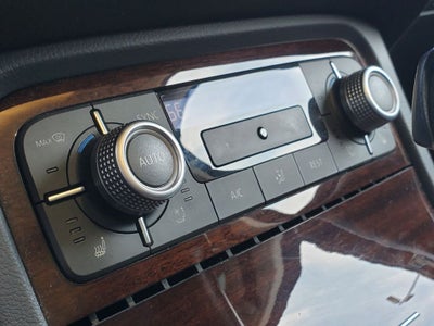 2016 Volkswagen Touareg Lux