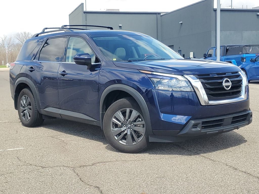 2024 Nissan Pathfinder SV